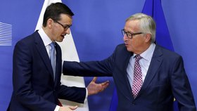 Polský premiér Mateusz Morawiecki a předseda Evropské komise Jean-Claude Juncker.