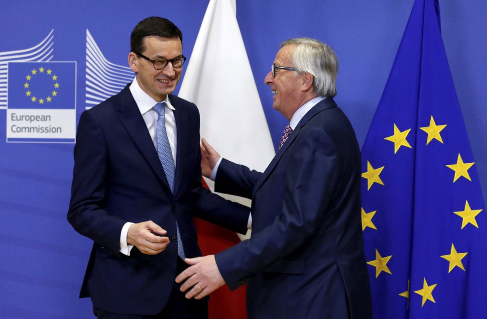 Polský premiér Mateusz Morawiecki a předseda Evropské komise Jean-Claude Juncker