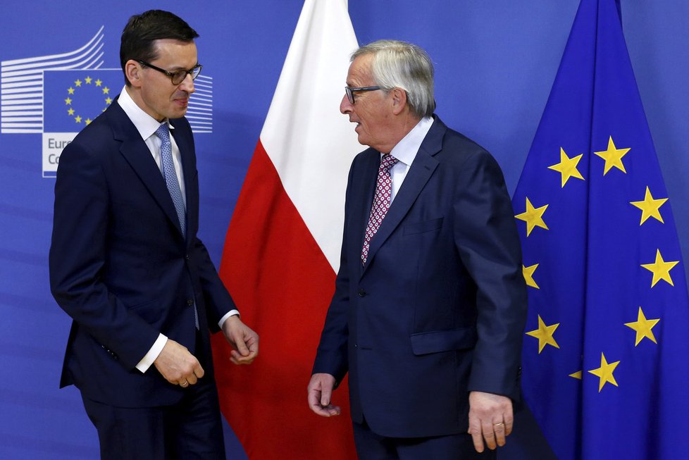 Polský premiér Mateusz Morawiecki a předseda Evropské komise Jean-Claude Juncker