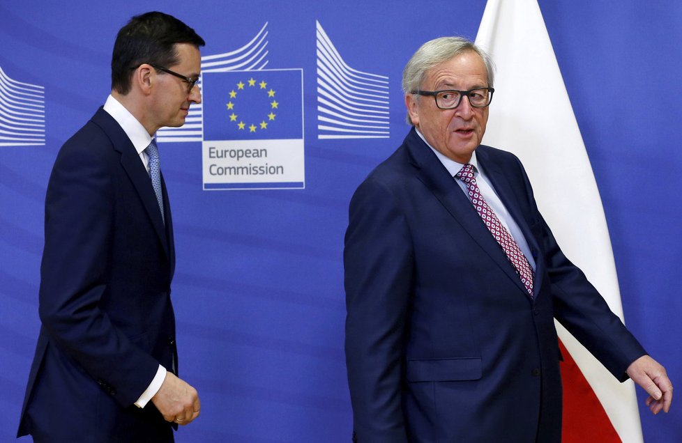 Polský premiér Mateusz Morawiecki a předseda Evropské komise Jean-Claude Juncker.