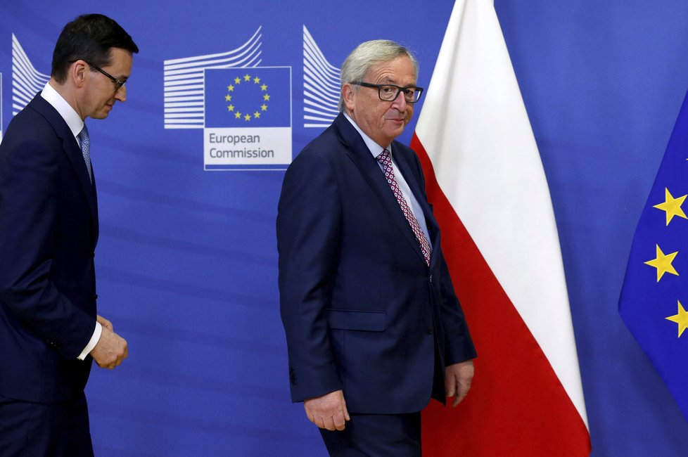 Polský premiér Mateusz Morawiecki a předseda Evropské komise Jean-Claude Juncker