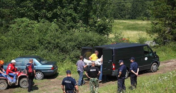 Čtveřici turistů zastihla bouřka a udeřil do nich blesk. Nikdo nepřežil