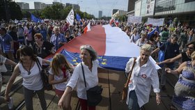 Desetitisíce Poláků si připomněly první svobodné volby.