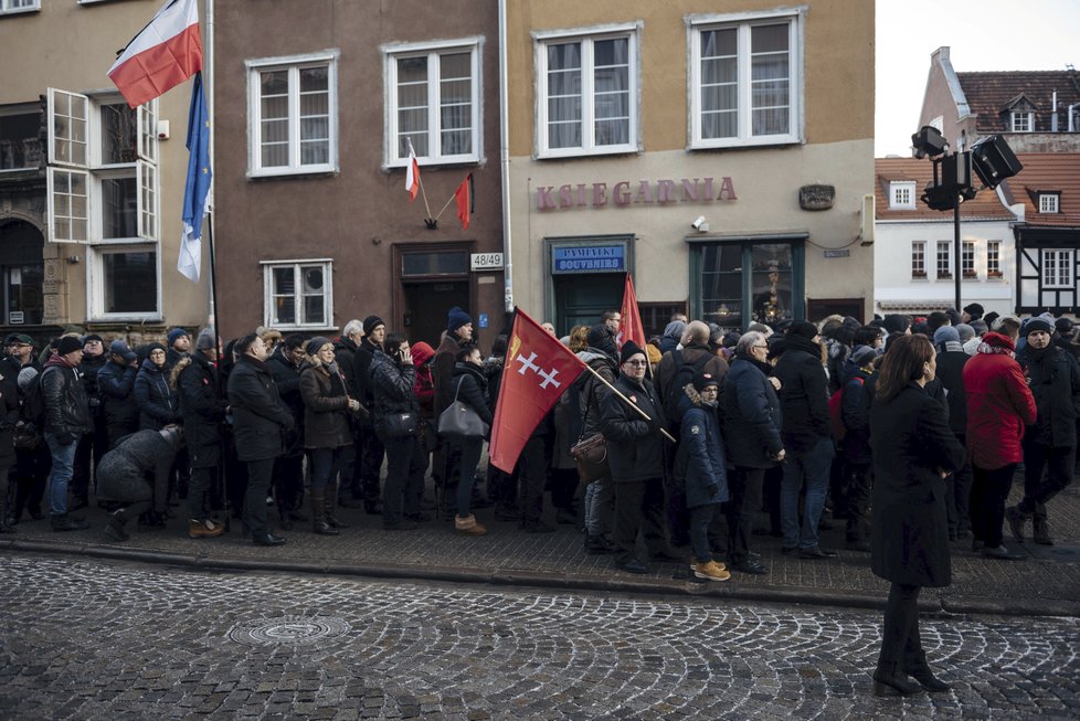 Polsko si připomíná zavražděného primátora