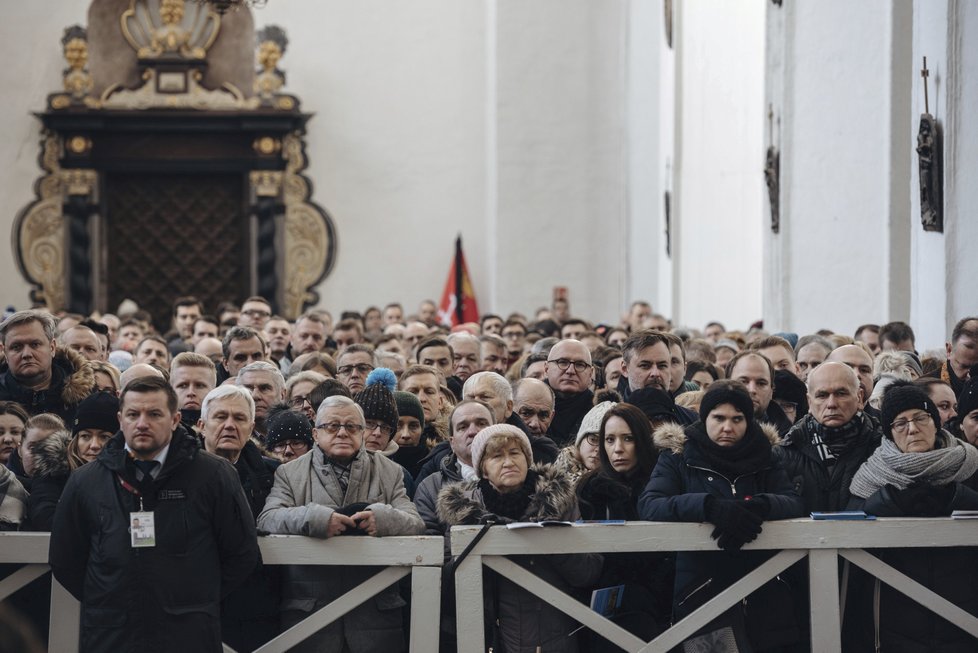 Polsko si připomíná zavražděného primátora.