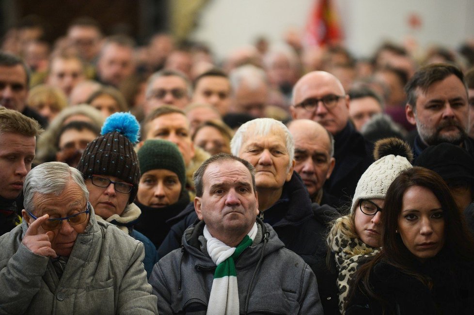 Polsko se loučí se zavražděným primátorem