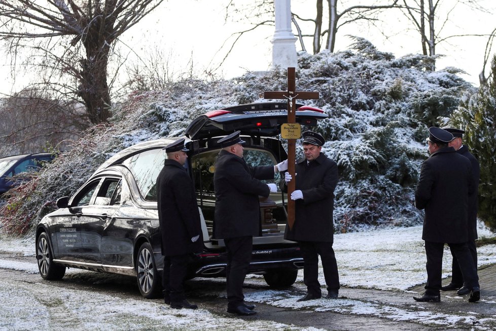 Pohřeb 62letého skladníka, který zemřel při výbuchu rakety v Polsku (19.11.2022)