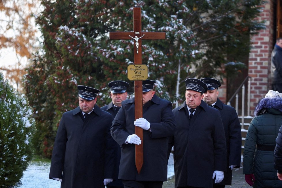 Pohřeb 62letého skladníka, který zemřel při výbuchu rakety v Polsku (19.11.2022)