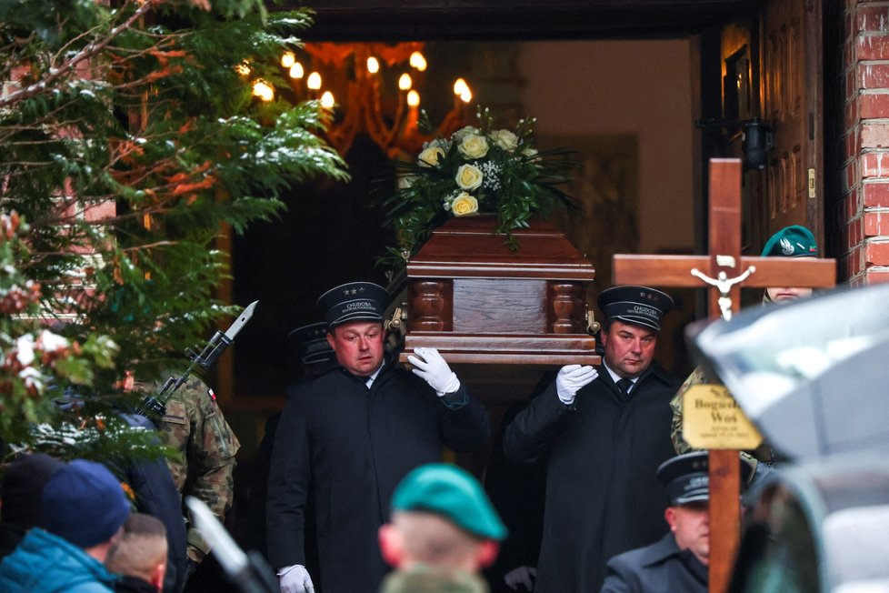 Pohřeb 62letého skladníka, který zemřel při výbuchu rakety v Polsku (19.11.2022)