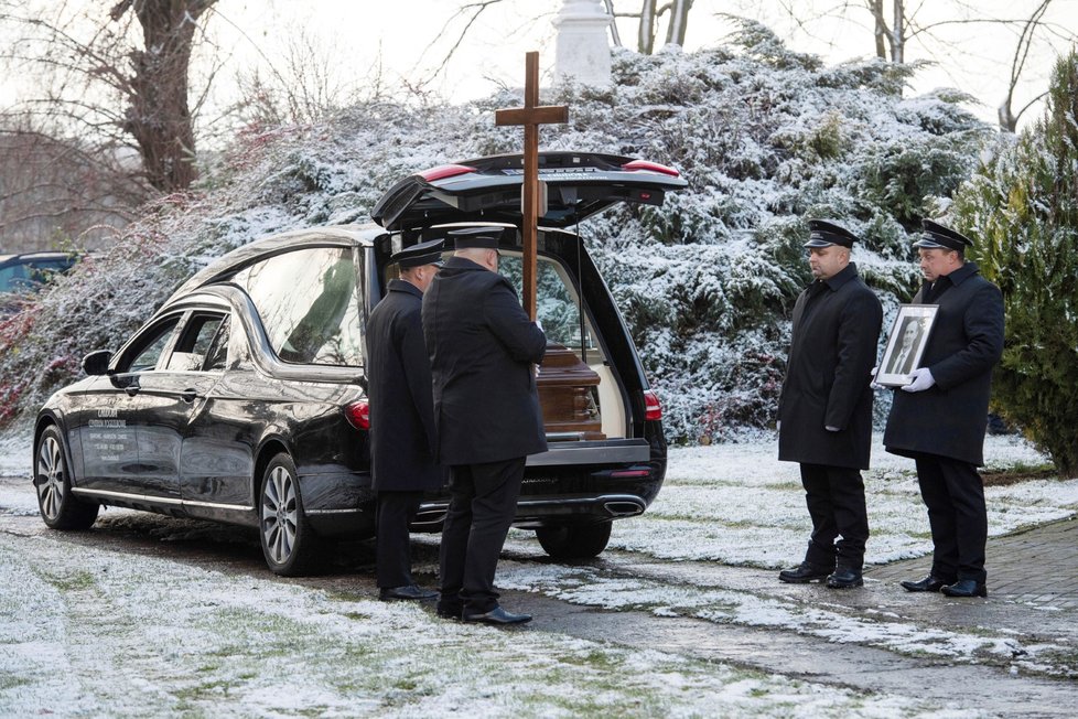 Pohřeb 62letého skladníka, který zemřel při výbuchu rakety v Polsku (19.11.2022)