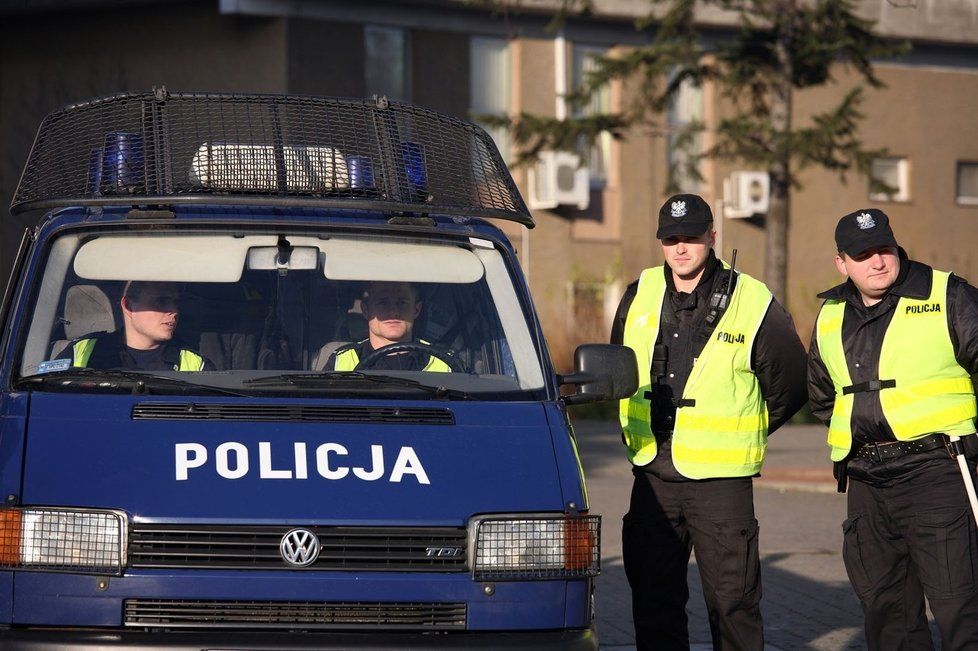 Polská policie řeší skandál. Ve Vratislavi při výslechu zemřel mladý muž.