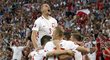 Fotbalisté Polska slaví gól do sítě Portugalska