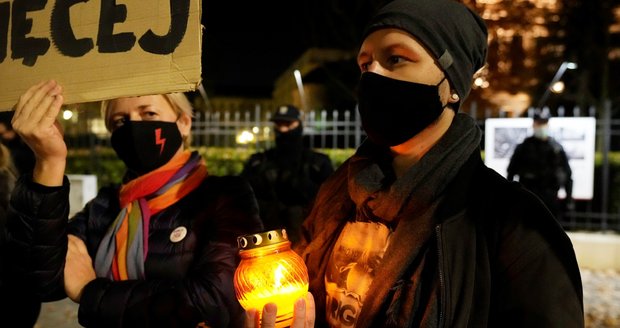 Lékaři odmítli potrat, po plodu zemřela i matka. Postup nemocnice prověří zvláštní komise