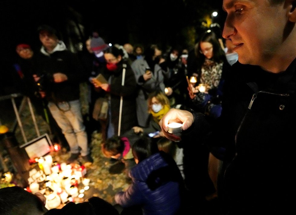 Poláci vyšli po smrti ženy, které lékaři neprovedli potrat a zemřela, do ulic.