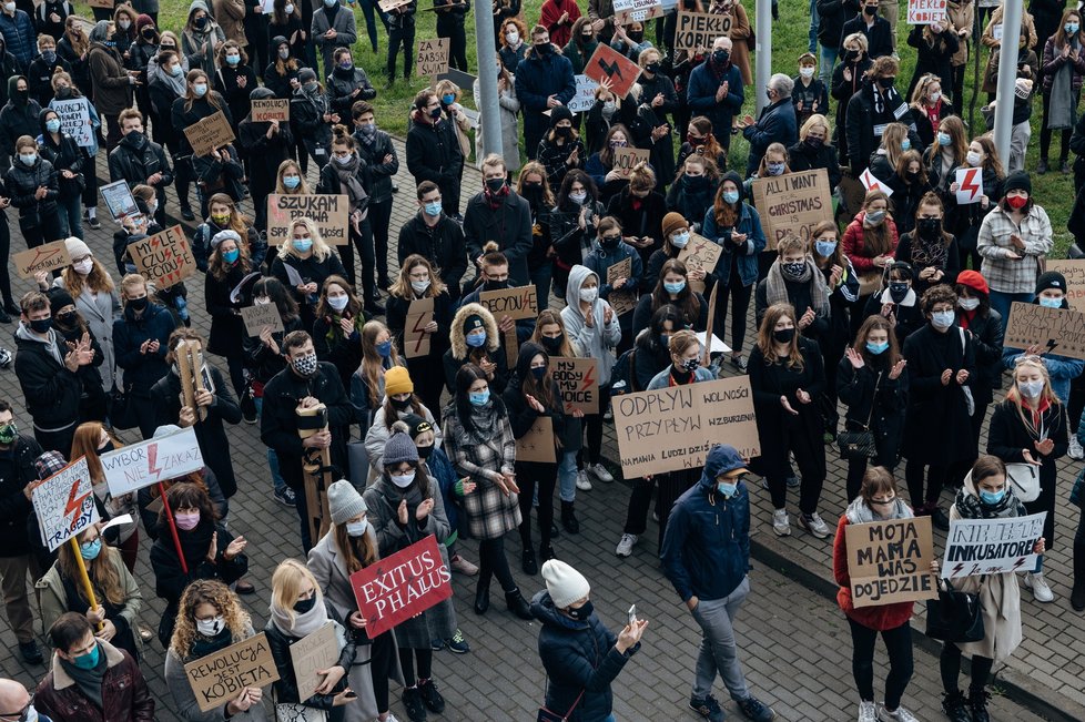 Protesty proti zostření protipotratového zákona v Polsku