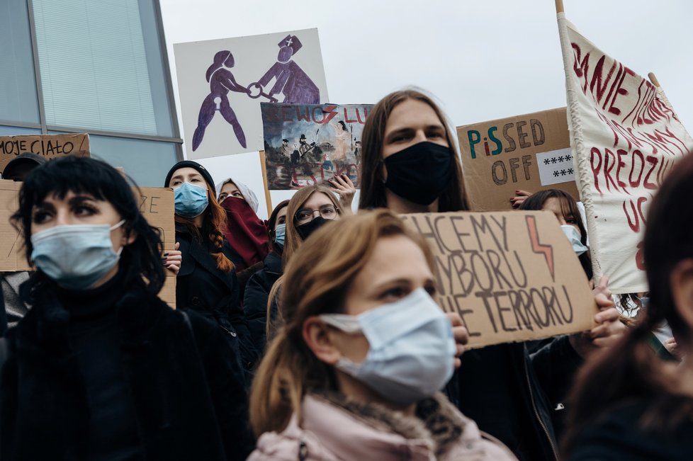 Protesty proti zostření protipotratového zákona v Polsku.