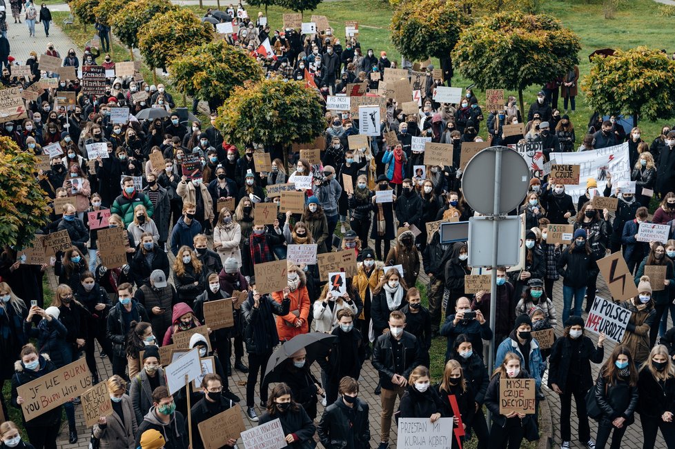 Protesty proti zostření protipotratového zákona v Polsku