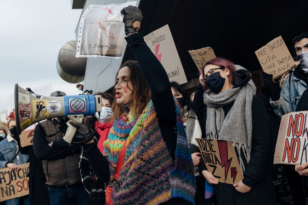 Protesty proti zostření protipotratového zákona v Polsku