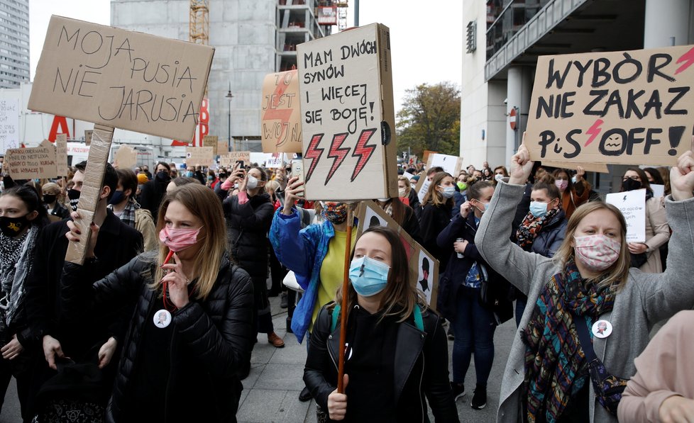 Protesty proti zostření protipotratového zákona v Polsku.