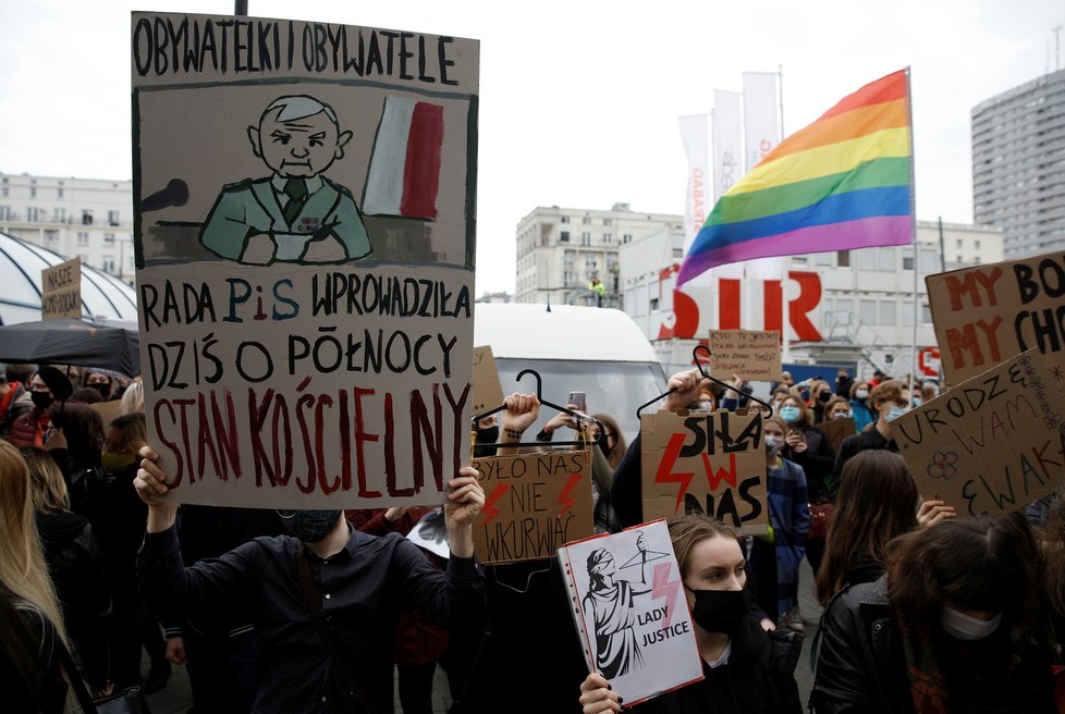 Protesty proti zostření protipotratového zákona v Polsku.