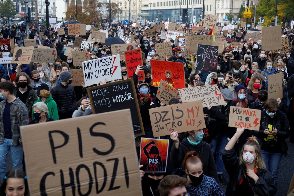 Protesty proti zostření protipotratového zákona v Polsku.