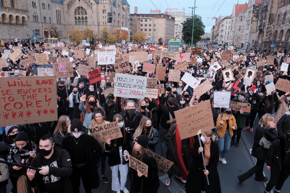 Protesty proti zostření protipotratového zákona v Polsku