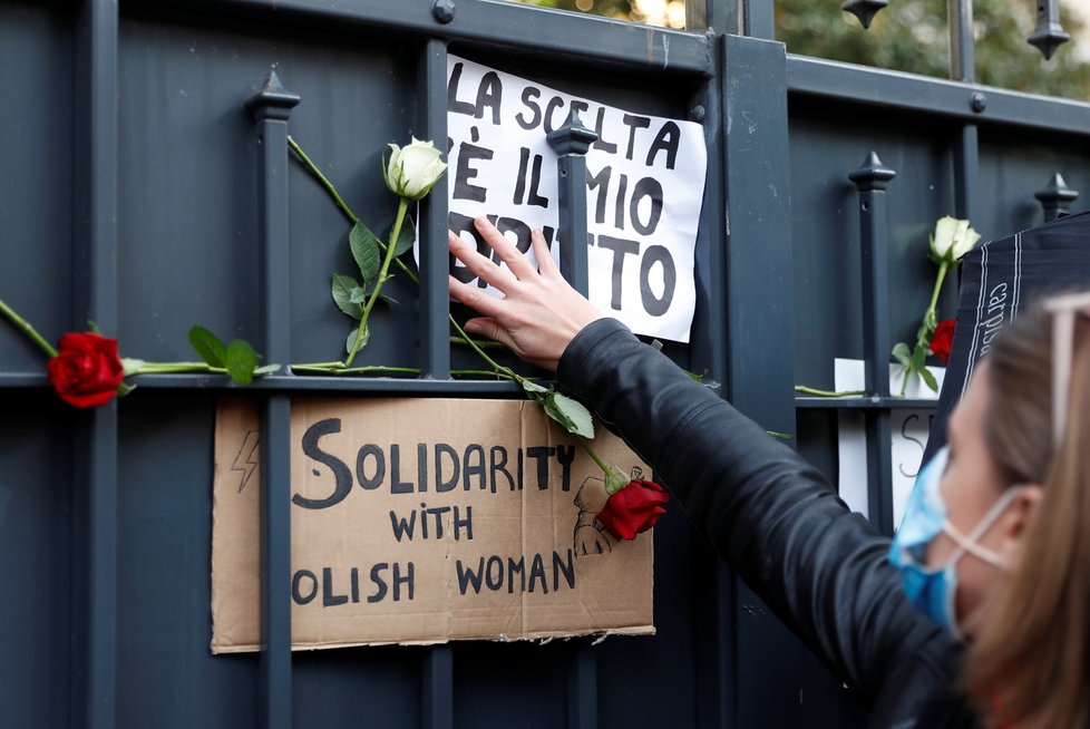 Protesty proti zostření protipotratového zákona v Polsku