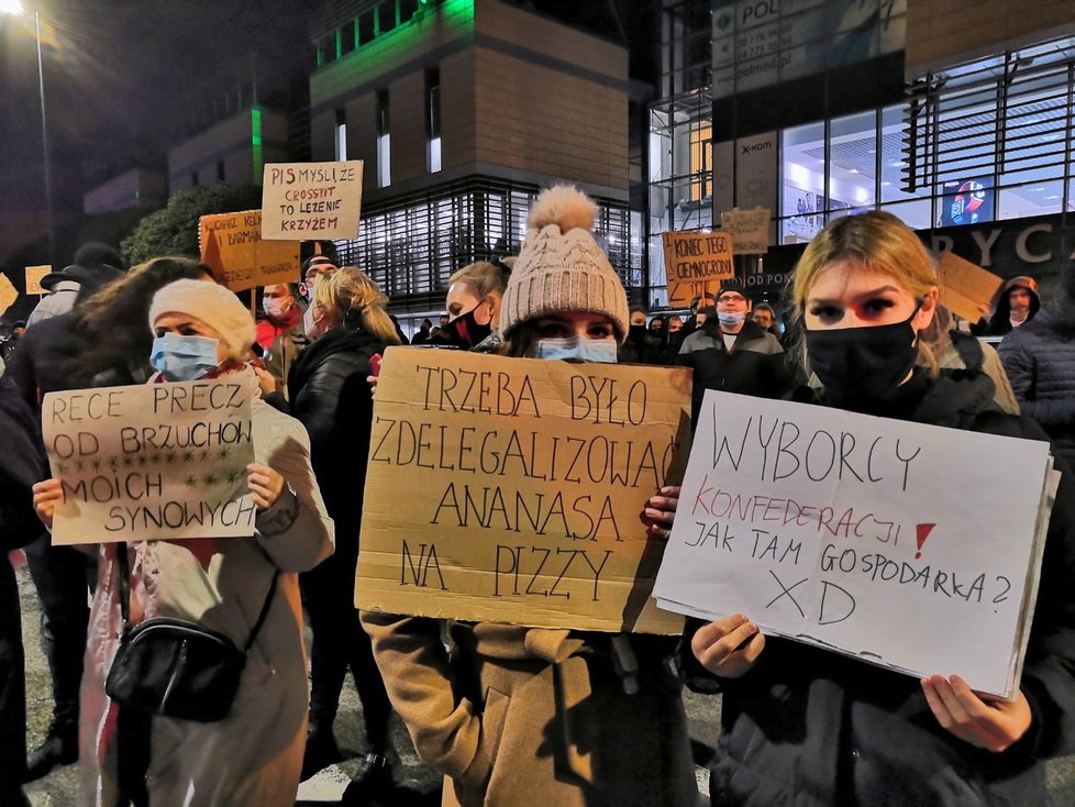 Protesty proti zostření protipotratového zákona v Polsku.