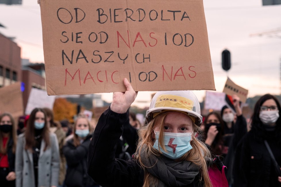 Protesty proti zostření protipotratového zákona v Polsku