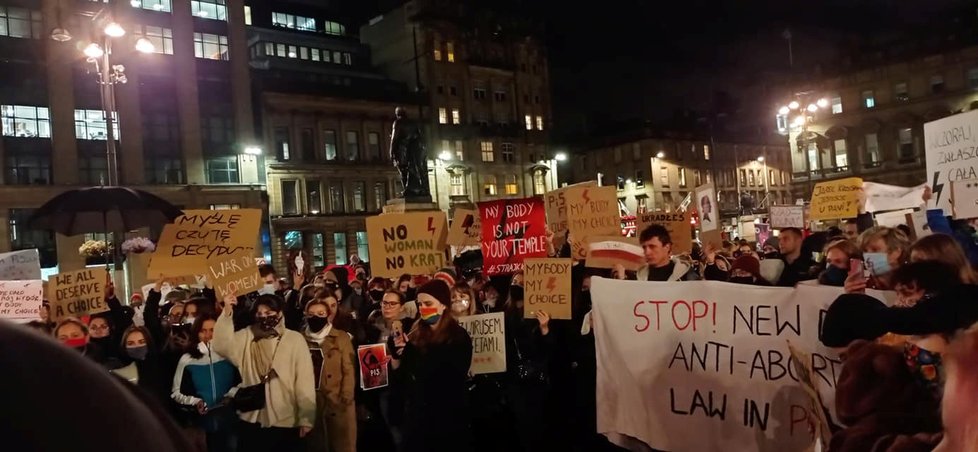 Protesty proti zostření protipotratového zákona v Polsku.