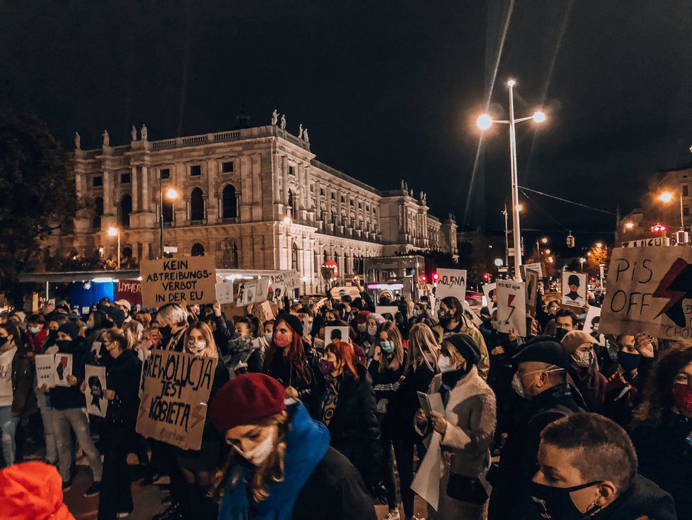 Protesty proti zostření protipotratového zákona v Polsku