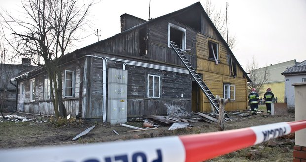 Při požáru dřevěného domku na východě Polska uhořelo sedm lidí včetně dvou dětí