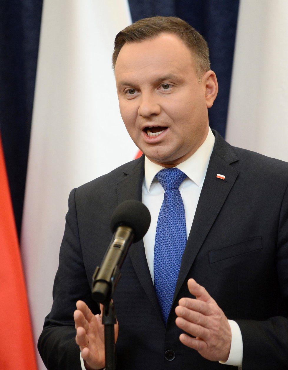 Polský prezident Andrzej Duda dnes oznámil, že podepíše zákon, který hrozí až tříletým vězením za připisování odpovědnosti polskému národu či státu za vyvražďování Židů a další zločiny spáchané za druhé světové války německými nacisty.