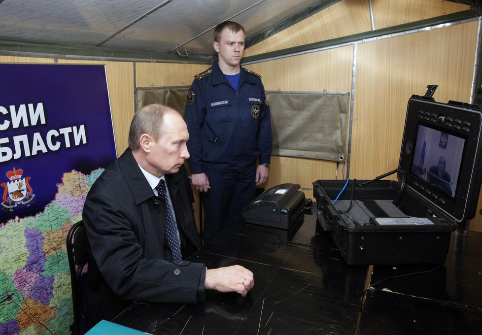 Ruský premiér Vladimir Putin vede videokonferenci o aktuálním dění