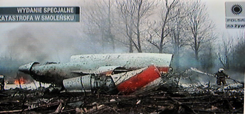 Trosky letadla, na jehož palubě zahynul polský prezident s manželkou a vrcholnými představiteli státu