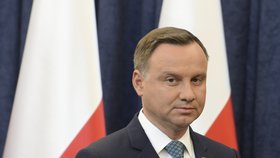 Polský prezident Andrzej Duda v úterý podepsal jeden z trojice nedávno parlamentem schválených zákonů, které jsou součástí reformy polské justice, kritizované Evropskou unií i domácí opozicí.