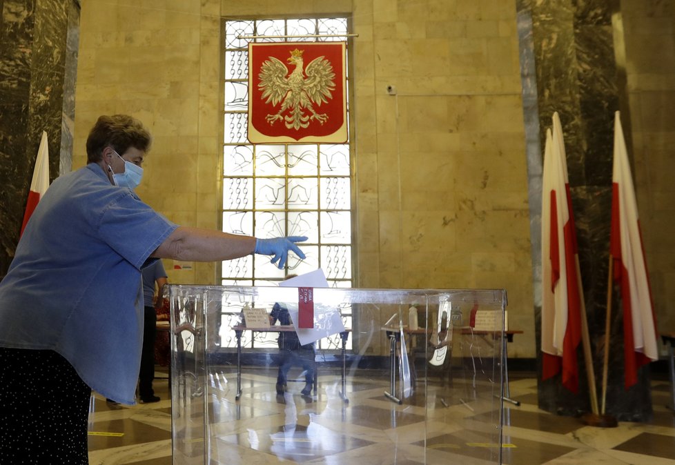 Polsko si volí nového prezidenta, volby doprovází hygienická opatření. (28.6.2020)