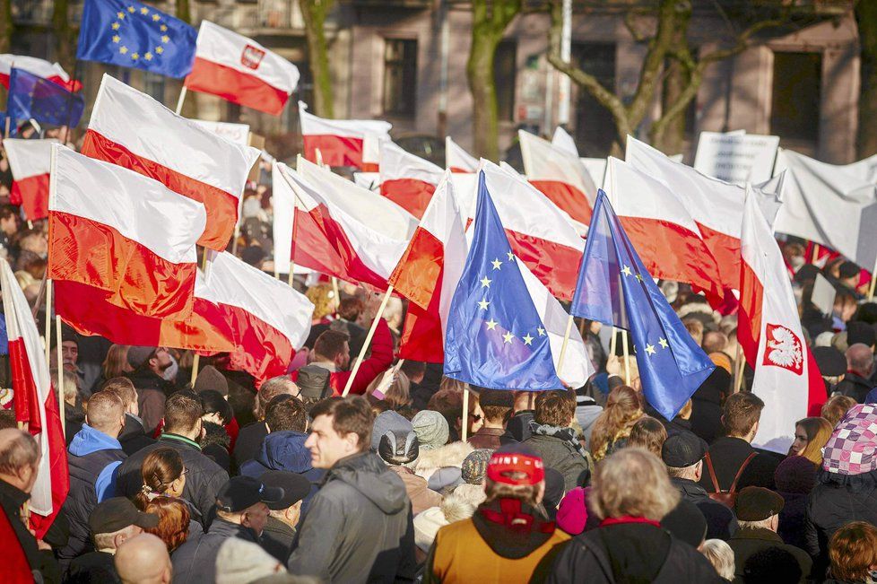 Protivládní protest v Polsku v prosinci 2015