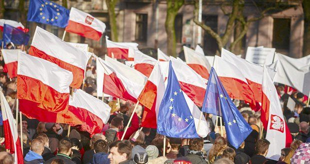 V Polsku se vzbouřil rozhlas. Na protest proti vládě zní každou hodinu hymna