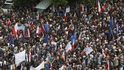 tisíce Poláků vyrazili protestovat do ulic