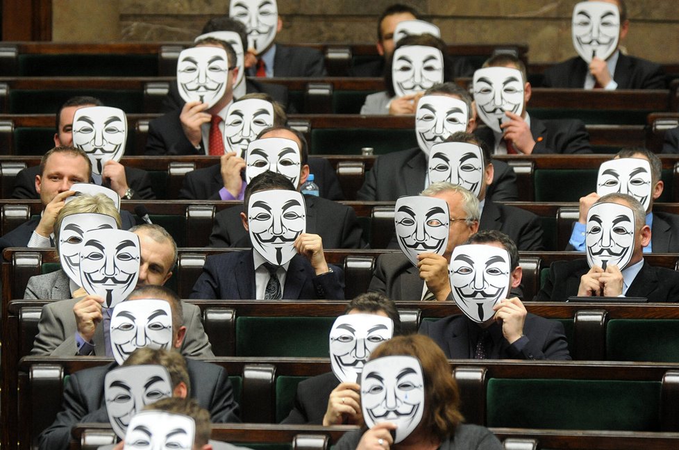 Na stranu hackerů a demonstrantů se postavili i polští zákonodárci. S novým návrhem na řešení boje s internentovými piráty také nesouhlasí