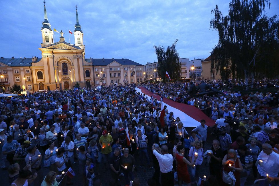 Protesty Poláků proti justičním reformám