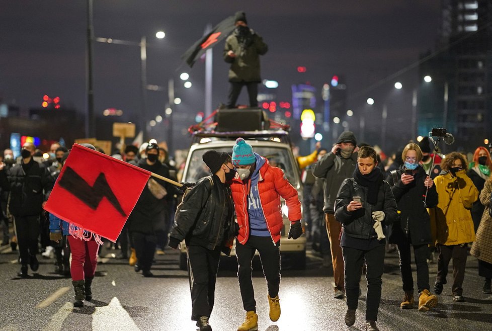 Protesty proti zostření protipotratového zákona v Polsku