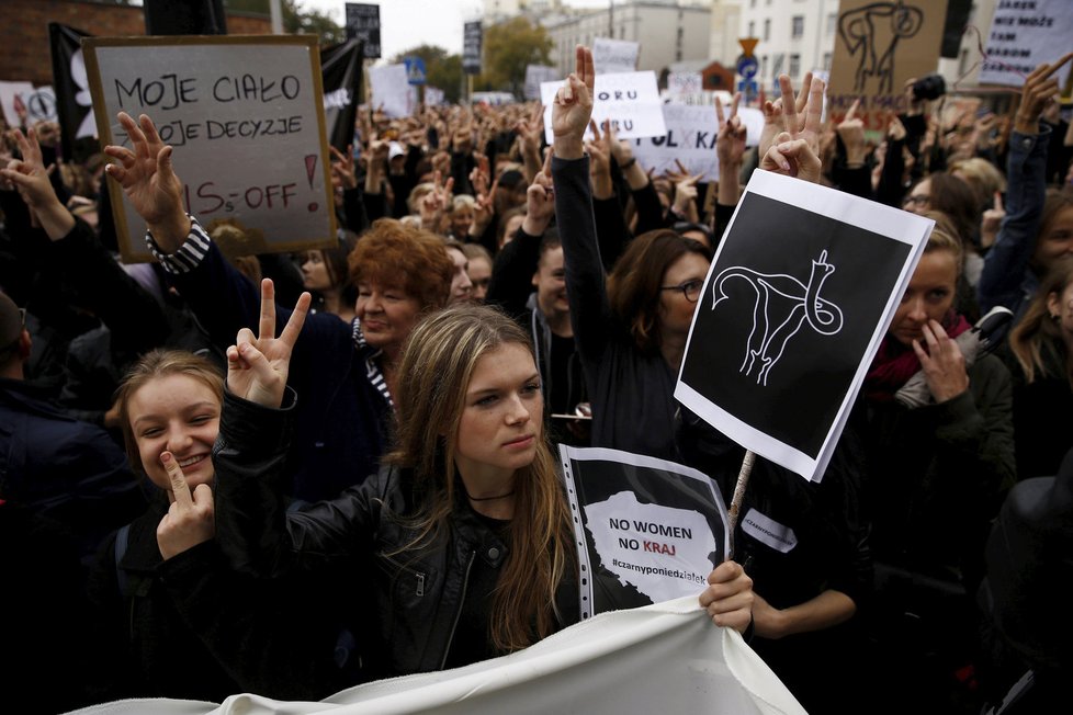 Polské protesty proti zpřísnění zákona o potratech