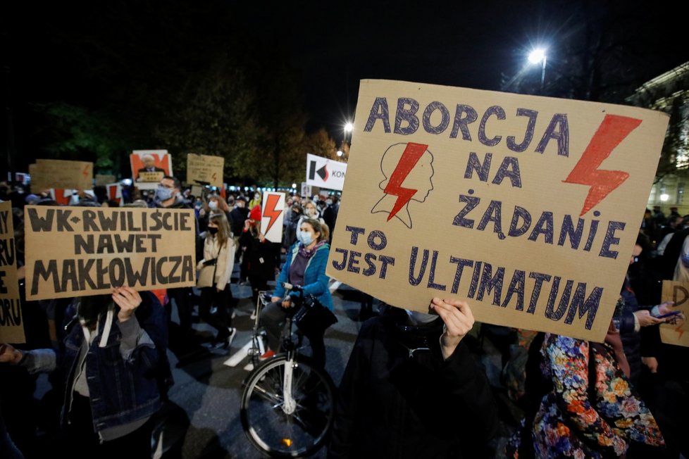 Protesty proti zostření protipotratového zákona v Polsku