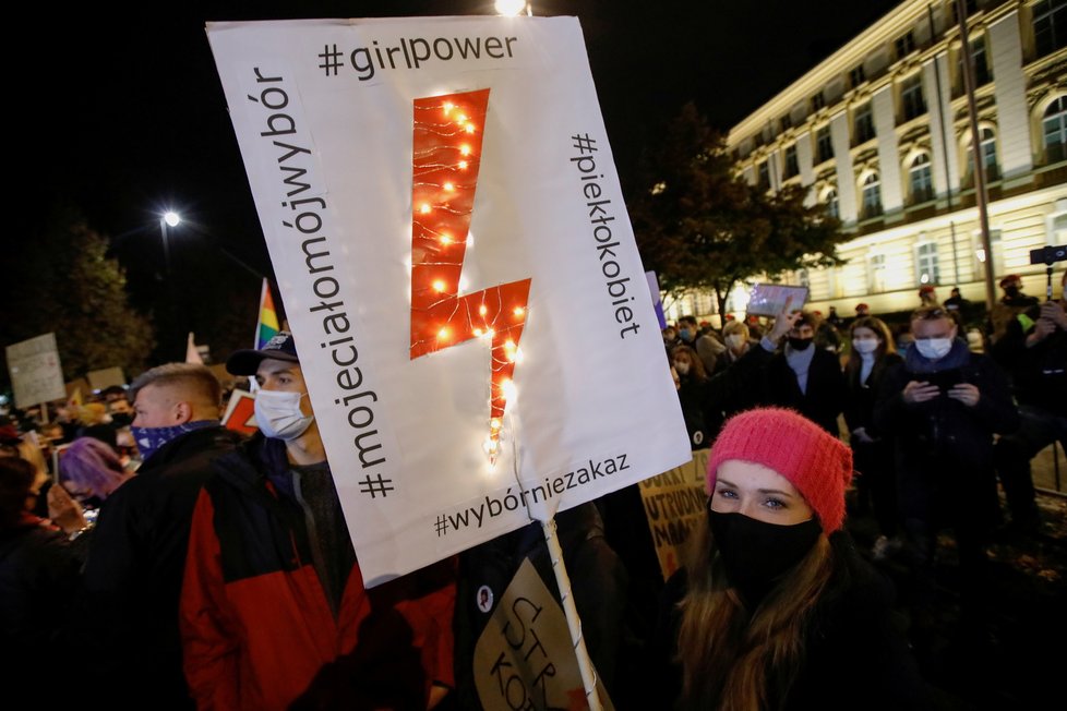 Protesty proti zostření protipotratového zákona v Polsku.