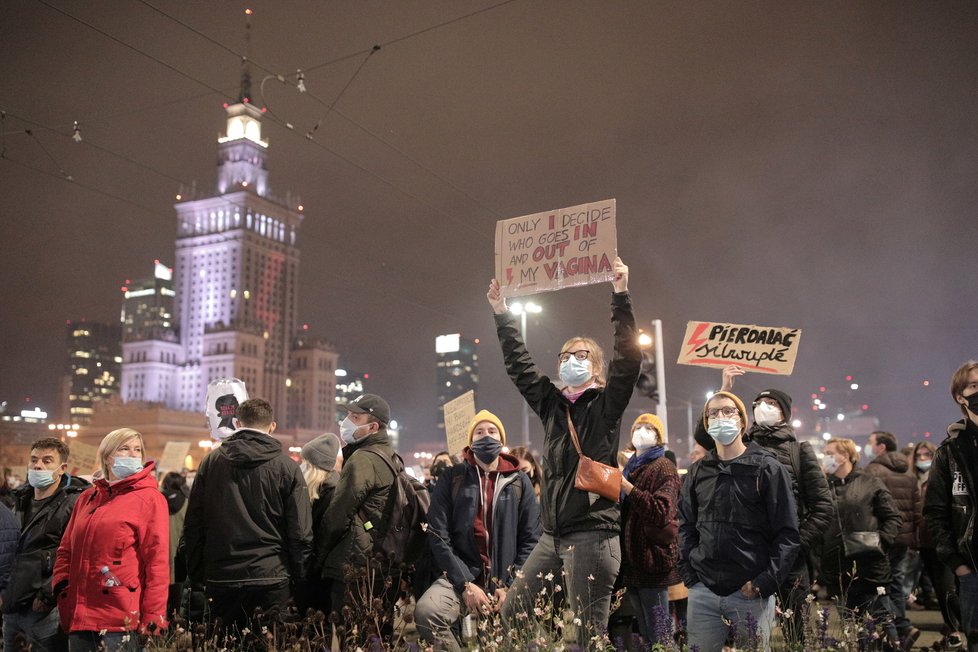 Protesty proti zostření protipotratového zákona v Polsku.