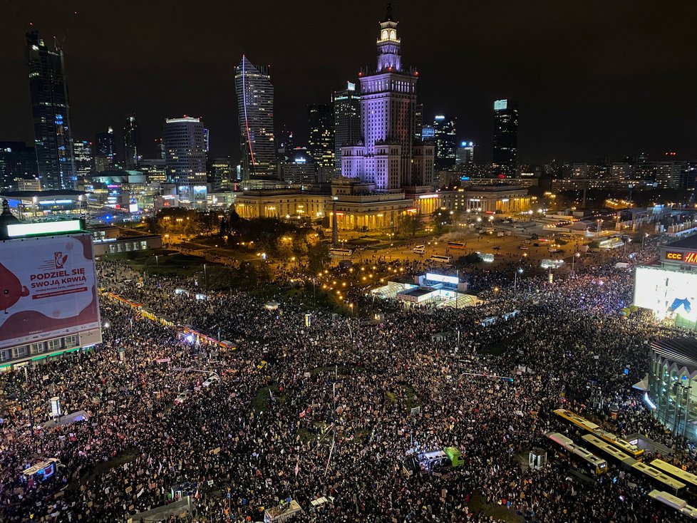 Protesty proti zostření protipotratového zákona v Polsku.