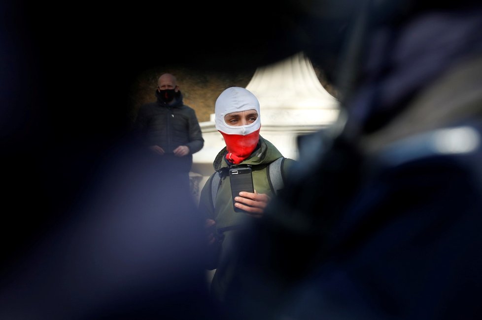 Polsko si připomíná výročí letecké katastrofy u Smolenska a pořádá demonstrace proti vládě.