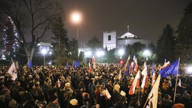 Polsko zasáhly mohutné protivládní protesty